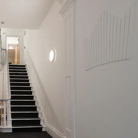 Crown View Leeds - 1 To 2 Bedroom Options - Near Station Lägenhet