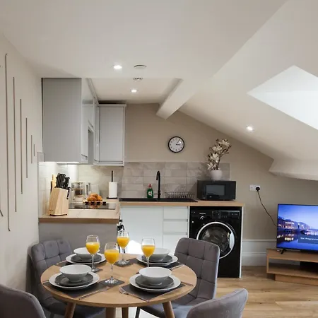Crown View Leeds - 1 To 2 Bedroom Options - Near Station Lägenhet *