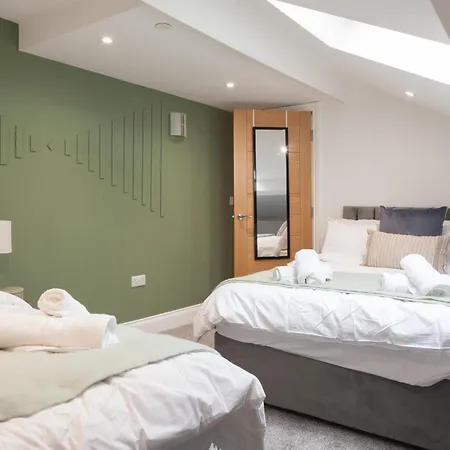 Crown View Leeds - 1 To 2 Bedroom Options - Near Station Lägenhet *