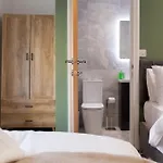 Crown View Leeds - 1 To 2 Bedroom Options - Near Station Harrogate