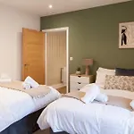 Crown View Leeds - 1 To 2 Bedroom Options - Near Station *