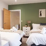Crown View Leeds - 1 To 2 Bedroom Options - Near Station * Harrogate