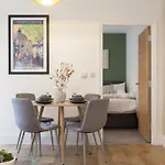 Crown View Leeds - 1 To 2 Bedroom Options - Near Station * Harrogate