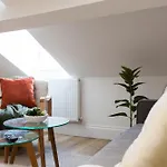 Crown View Leeds - 1 To 2 Bedroom Options - Near Station *