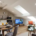 Crown View Leeds - 1 To 2 Bedroom Options - Near Station