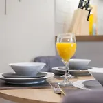 Crown View Leeds - 1 To 2 Bedroom Options - Near Station Harrogate