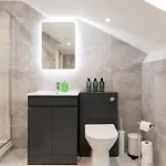 Crown View Leeds - 1 To 2 Bedroom Options - Near Station * Harrogate