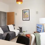 Crown View Leeds - 1 To 2 Bedroom Options - Near Station