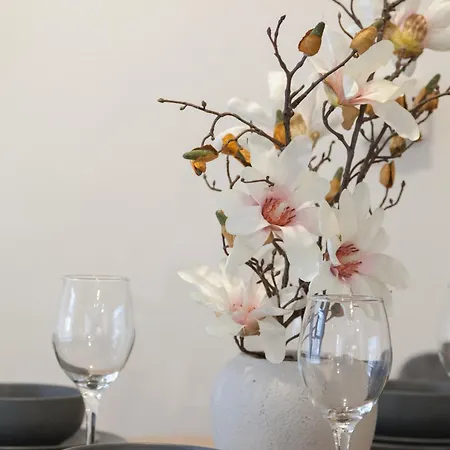 Crown View Apartment *