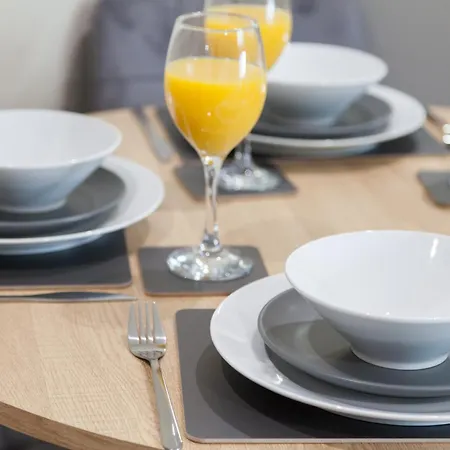 Crown View Leeds - 1 To 2 Bedroom Options - Near Station Διαμέρισμα *