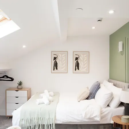 Crown View Leeds - 1 To 2 Bedroom Options - Near Station