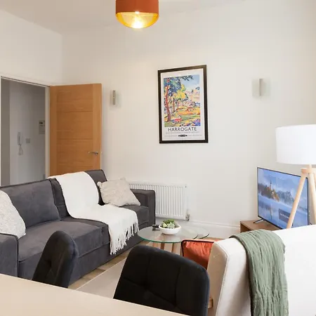 Crown View Leeds - 1 To 2 Bedroom Options - Near Station