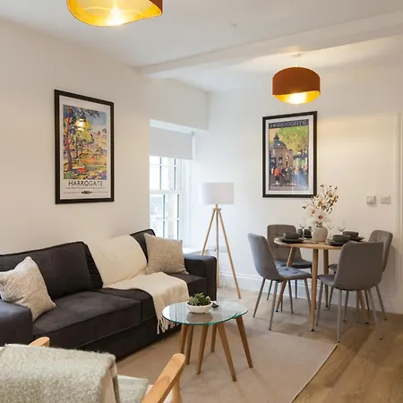 Crown View Leeds - 1 To 2 Bedroom Options - Near Station