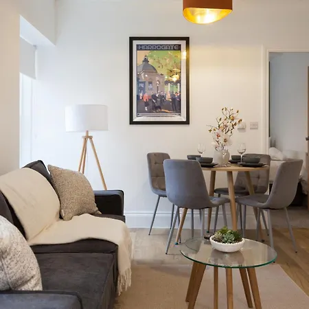 Crown View Leeds - 1 To 2 Bedroom Options - Near Station Apartment Harrogate