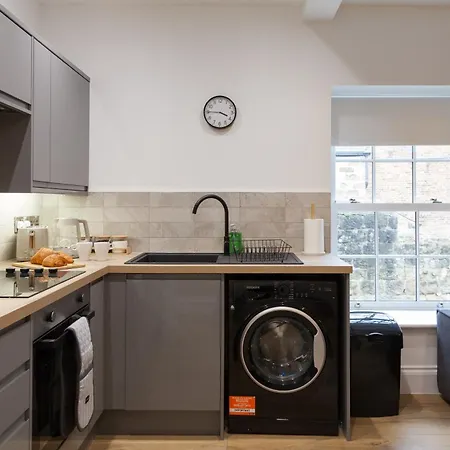 Crown View Leeds - 1 To 2 Bedroom Options - Near Station Apartment Harrogate