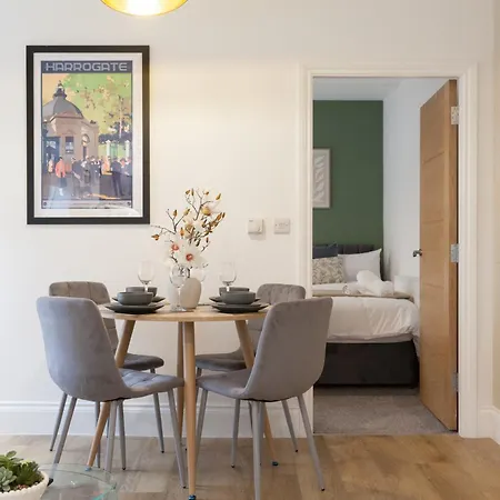 Crown View Leeds - 1 To 2 Bedroom Options - Near Station * Харрогейт