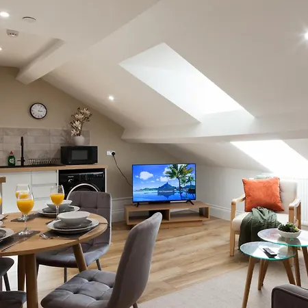 Crown View Leeds - 1 To 2 Bedroom Options - Near Station