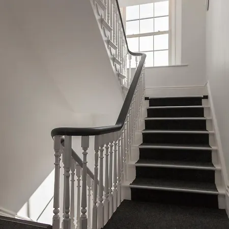 Crown View Leeds - 1 To 2 Bedroom Options - Near Station Харрогейт