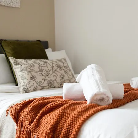 Crown View Leeds - 1 To 2 Bedroom Options - Near Station Апартаменты *
