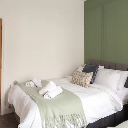 Crown View Leeds - 1 To 2 Bedroom Options - Near Station *